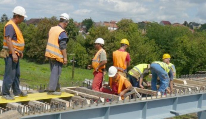 Podul feroviar dintre Cogealac şi Mihai Viteazu a intrat în reparaţii capitale